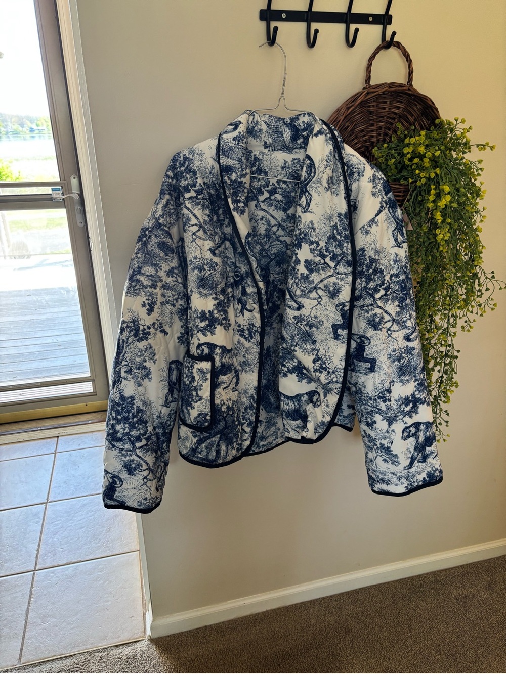 Women's Navy & White Printed Quilted Jacket